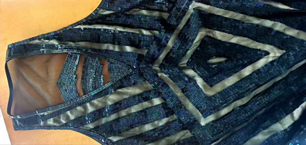 Vestido preto com lantejoulas