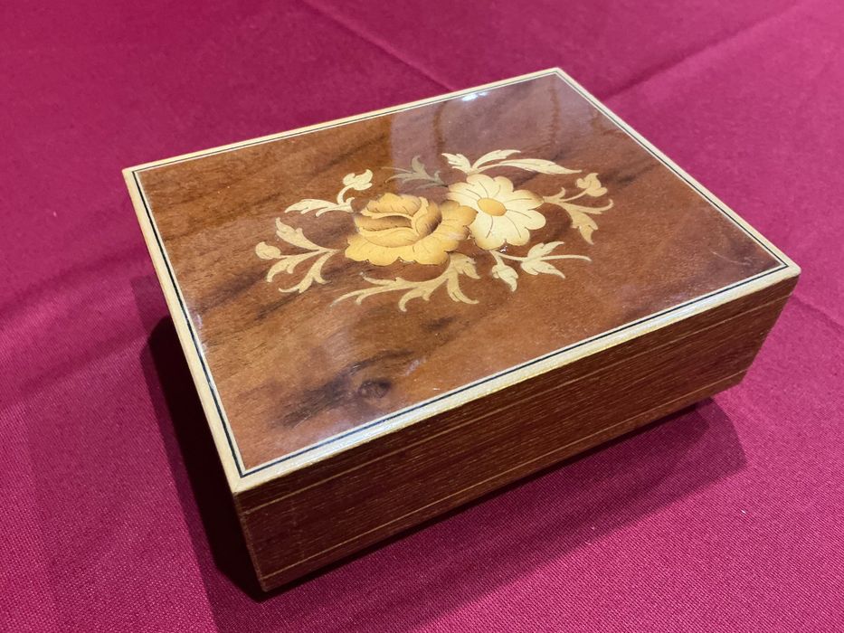 Caixa musical para joias com 15x11 cm anúncios abaixo