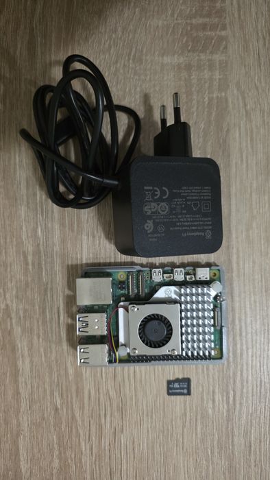 Kit Raspberry Pi 5 4GB, PiSD 64GB, Cooler, Supply
