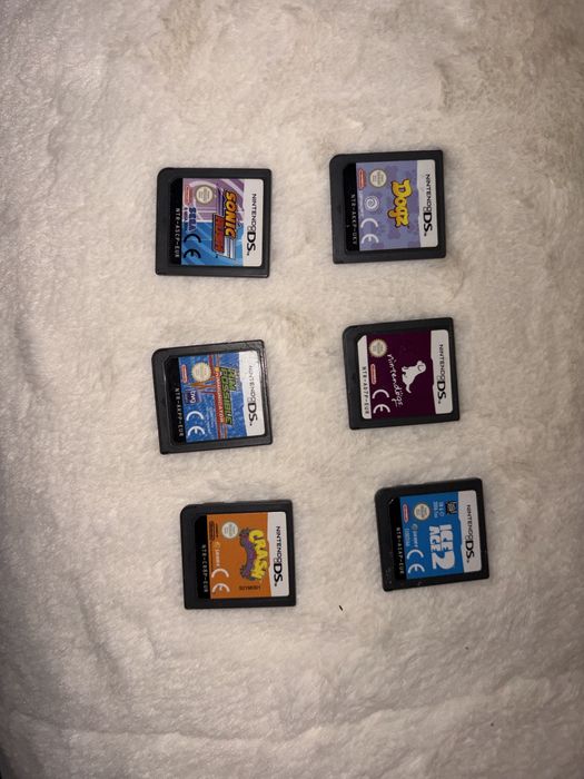 Nintendo DSi - sem caregador + alguns jogos sem caixa