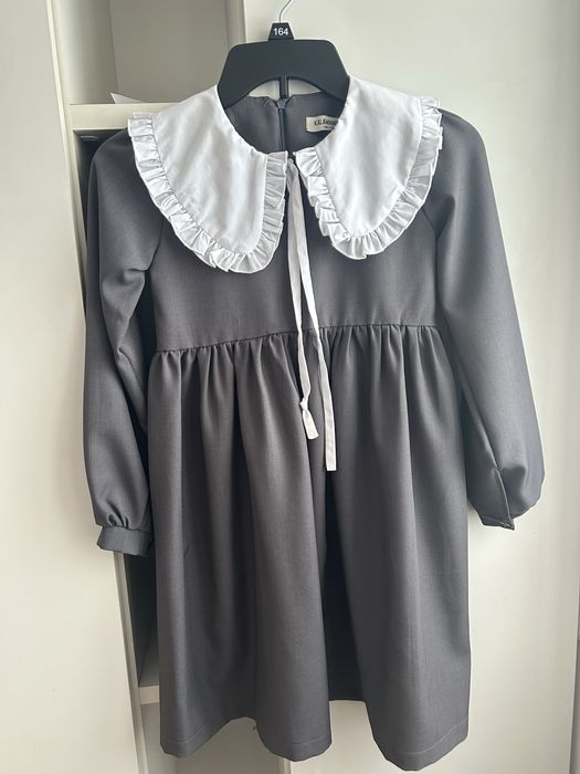 Сіра сукня в школу