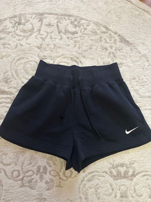 Мода і стиль( продам жіночікруті шорти Nike оригінал S)