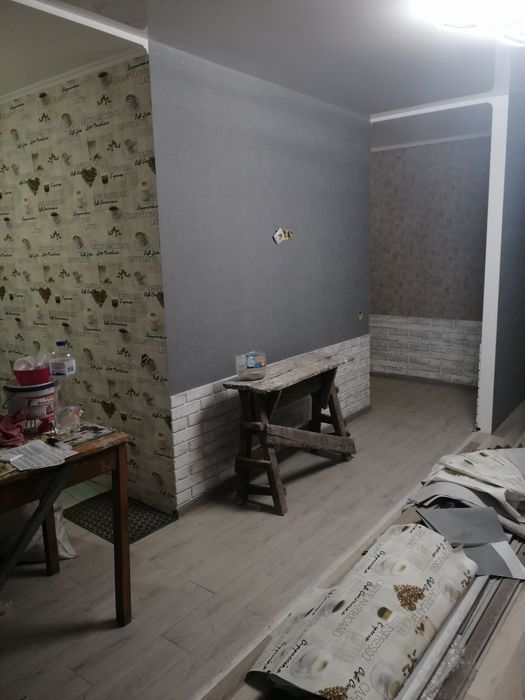 поклейка обоев 90грн.