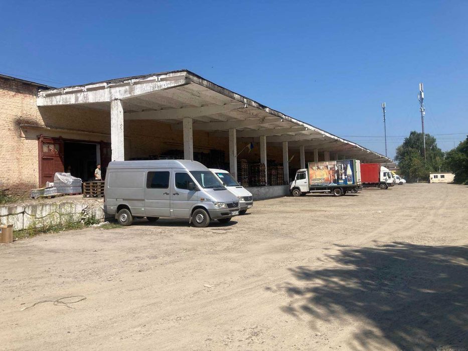 Здається в оренду складське прим. 900м.кв.  З рампою. Вулиця Ботанічна.