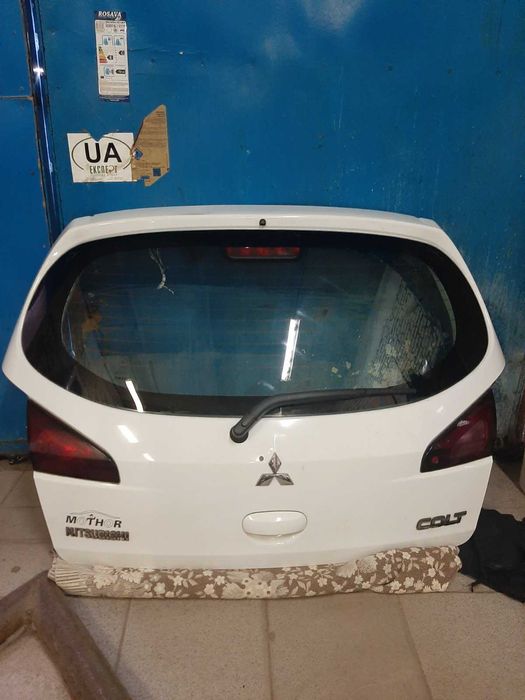 Mitsubishi Colt 3D 08-12 кришка багажника ляда