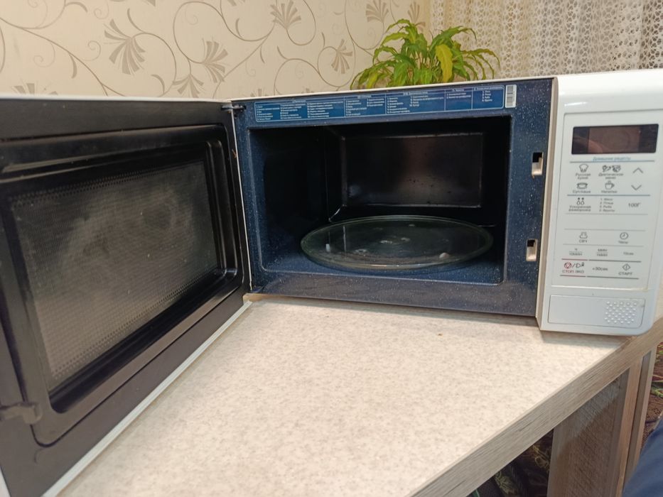 Samsung Мікрохвильовка на запчастини  або під ремонт