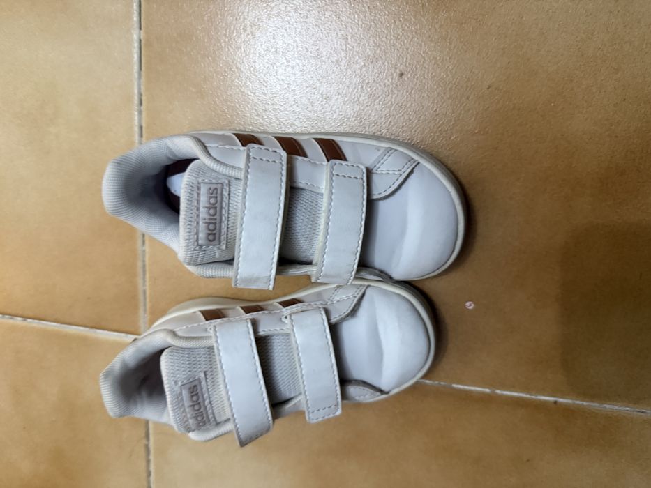 Adidas de Menina em excelente estado