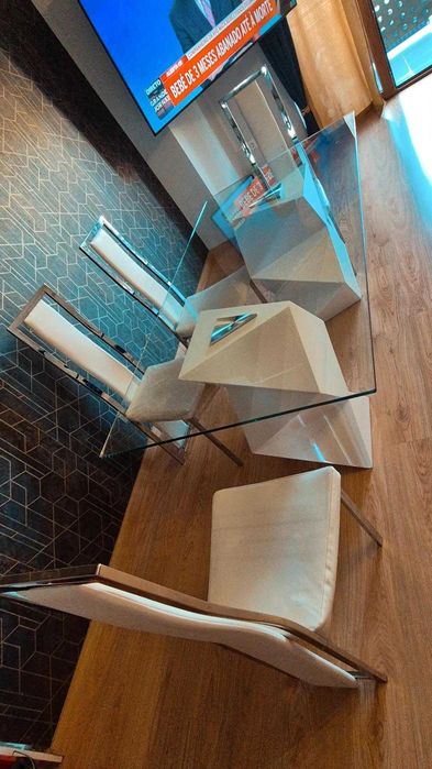 Conjunto de Mesa e Cadeiras de Jantar