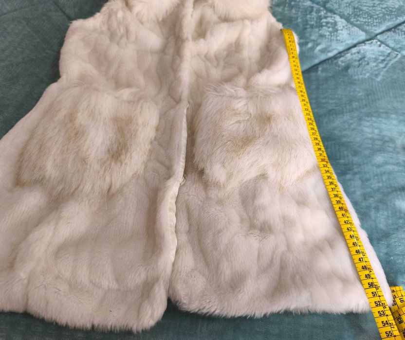 Colete de pelinho com gola amovível