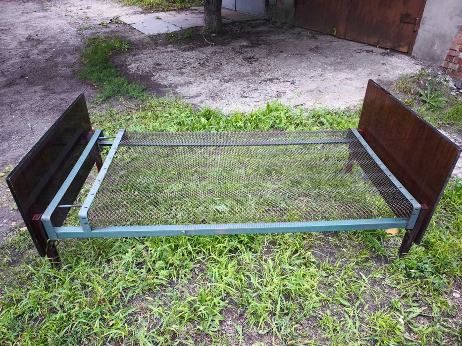 Продам кровать на сетке в хорошем состоянии