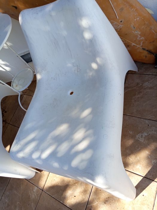 IKEA Conjunto de 2 poltronas e mesa de apoio a precisar de pintura