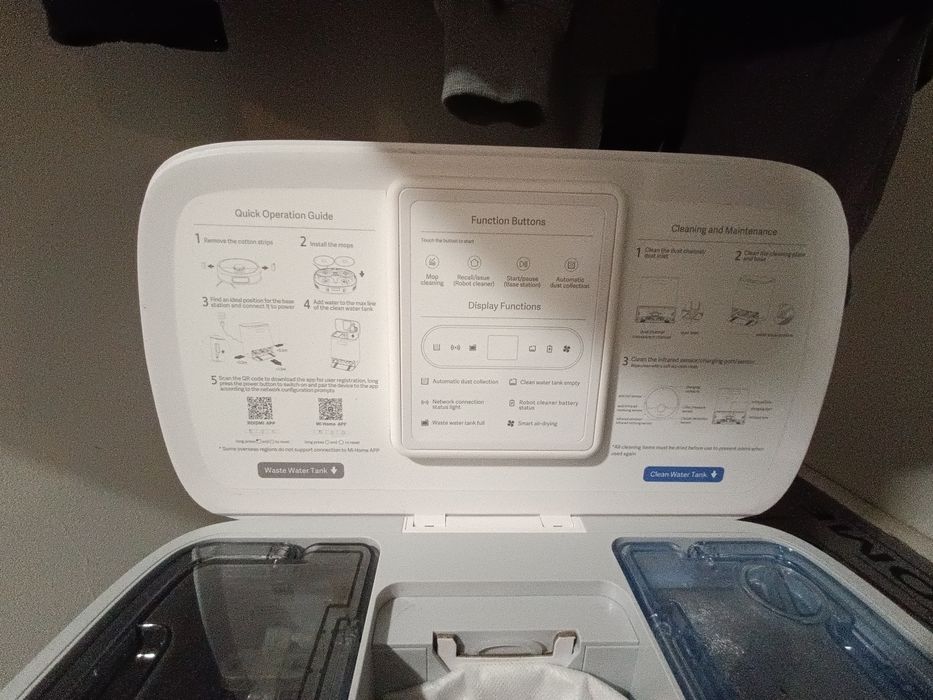 Robot sprzątający roidmi ewa z mapami