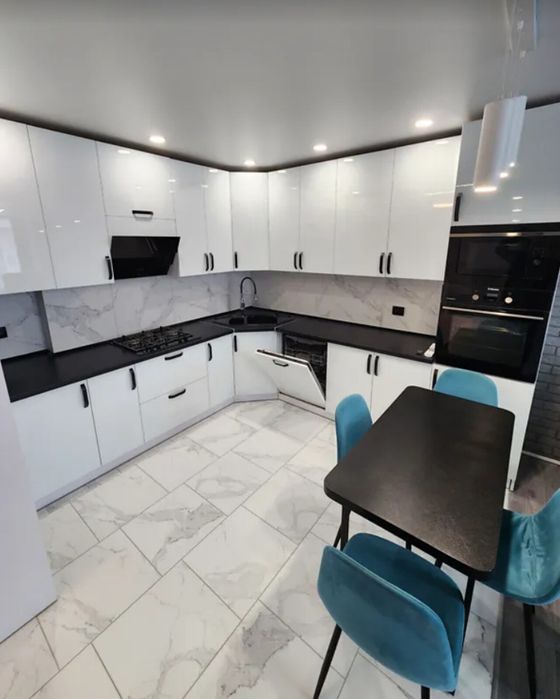 Продаж 3к квартири 85 кв. м на просп. Злуки