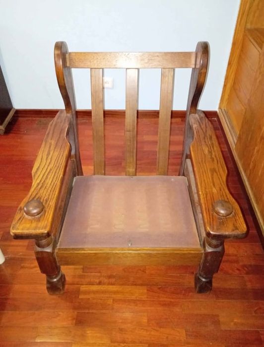 Cadeirão em madeira