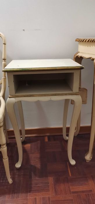 Conjunto de 7 peças de mobiliário antigo