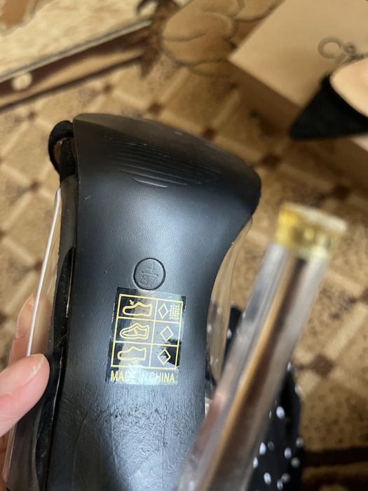 Продаються нові босоніжки