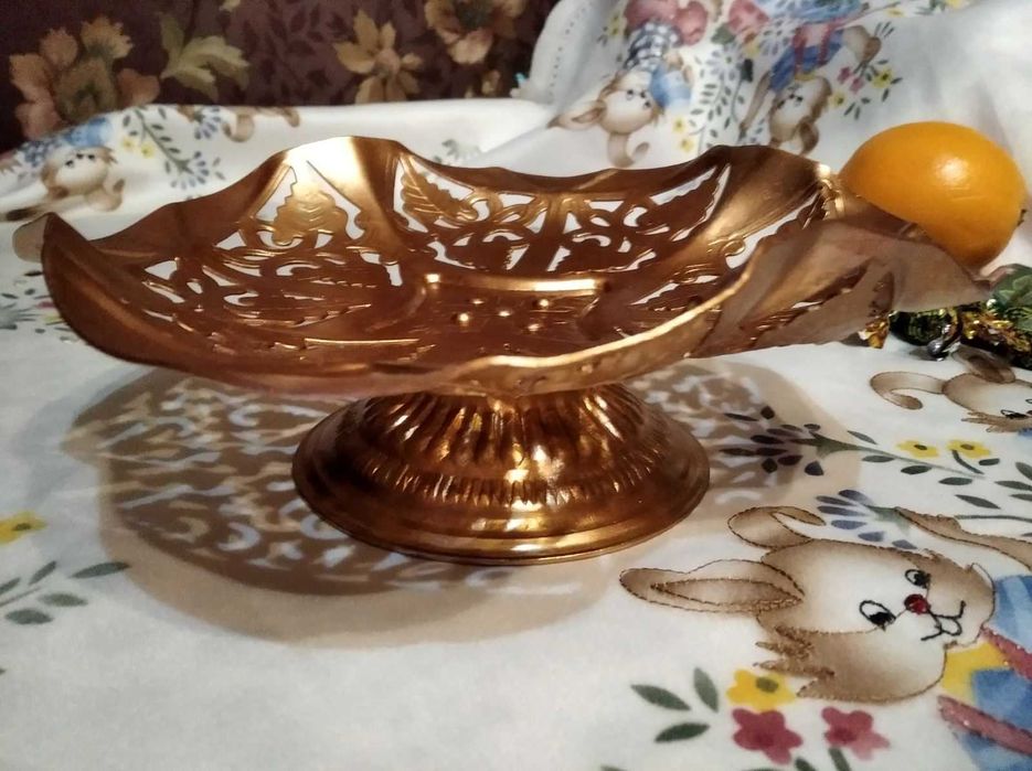 Яркий поднос, конфетница цвет бронза-латунь из СССР.