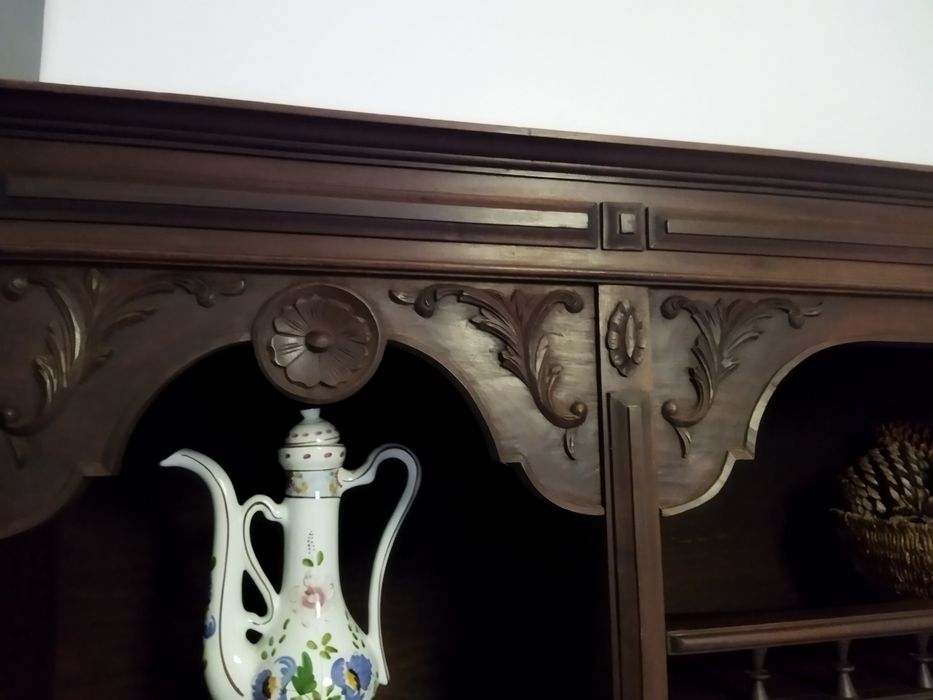 Móvel de sala em madeira maciça