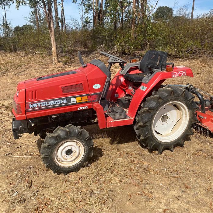 Trator Mitsubishi MT16 4x4 com alfaias