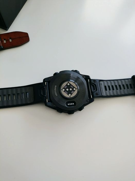 Zegarek Garmin Fenix 8 amoled sapphire carbon  47mm jak nowy