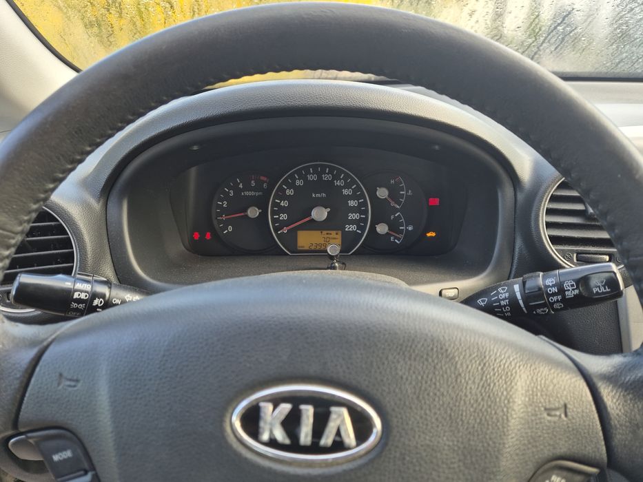 Kia carens 7 lugares em excelente estado