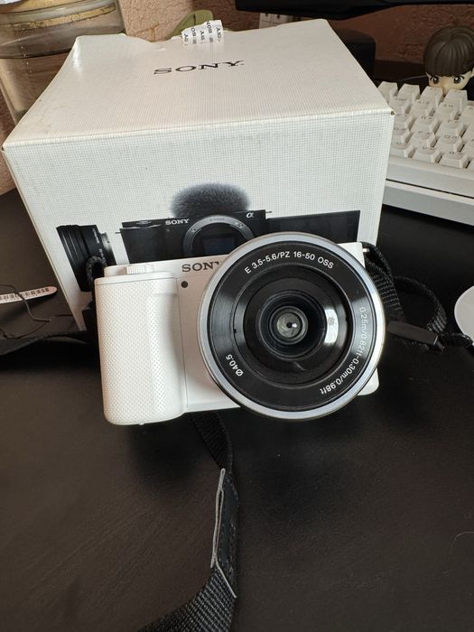 Бездзеркальна камера Sony ZV-E10