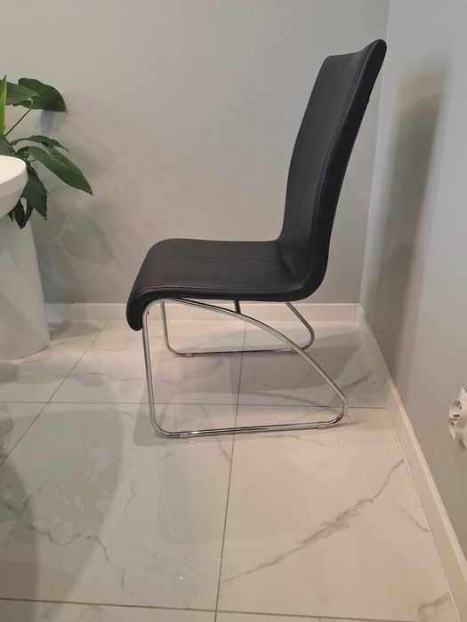 Sprzedam okrągły stół z krzesłami