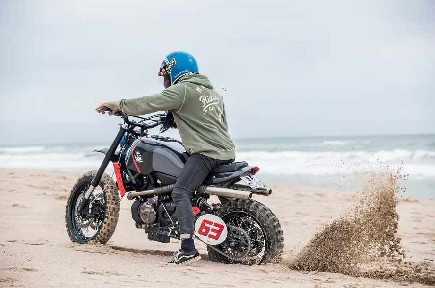 Moto Yamaha XSR700