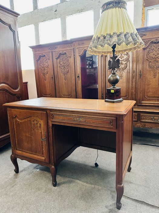 Dwustronne biurko ludwikowskie :)