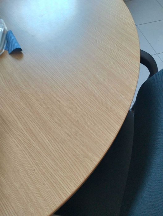 Vendo mesa de escritório com 4 cadeiras.