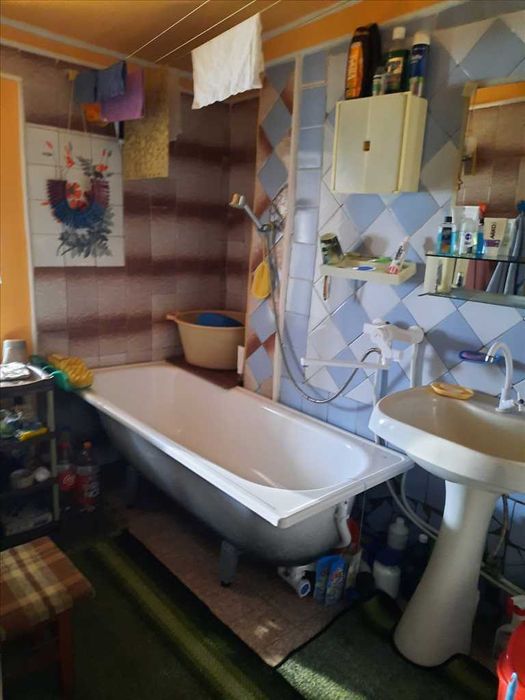 Гарний будинок в центрі Нових Санжар