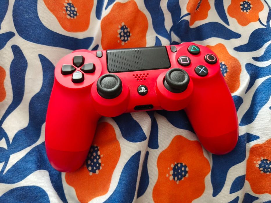 Pad do PS4 czerwony