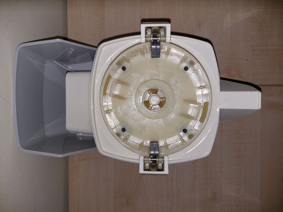 Соковитискач(соковыжималка) відцентровий  до кухонного комбайну "Мрія"