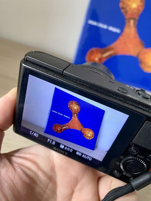 Компактна камера Sony RX 100