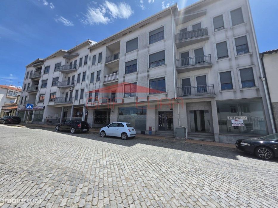 Shop next to Guarda train station, ideal for apartment or commercial use
