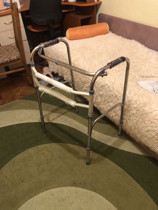 Ходунки для інвалідів чи для післяопераційого  відновлення