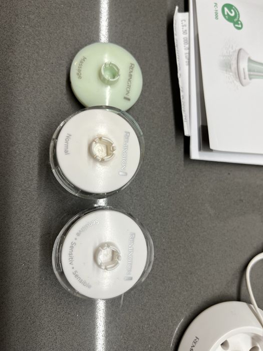 Escova de limpeza facial elétrica Remington