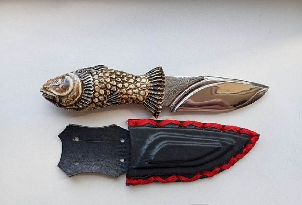 Охотничий нож с чехлом