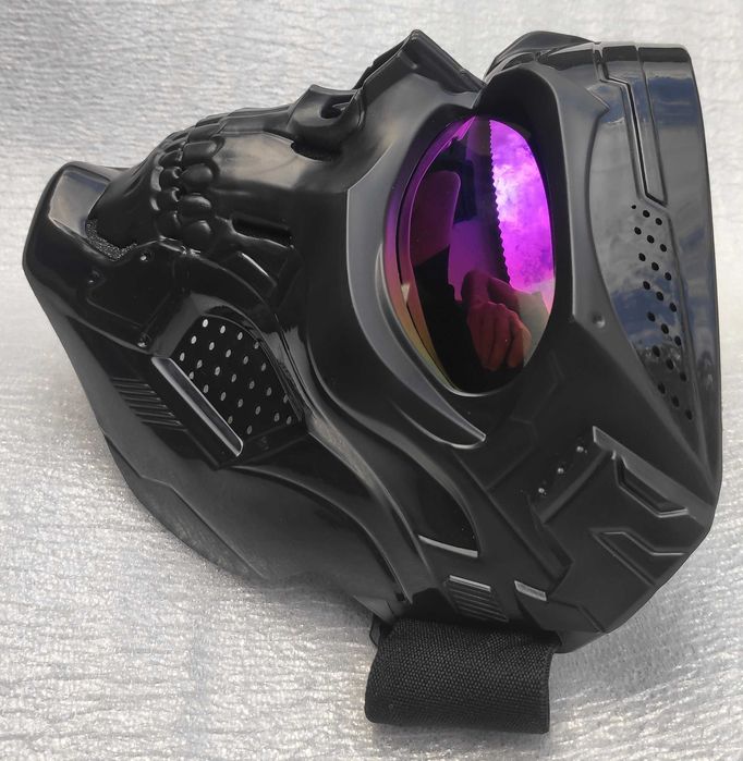 Мотоциклетна маска у вигляді черепа з тонованими лінзами. Пластикова.