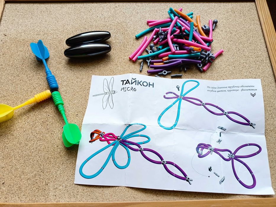 Магніти, дротики, конструктор з трубочок