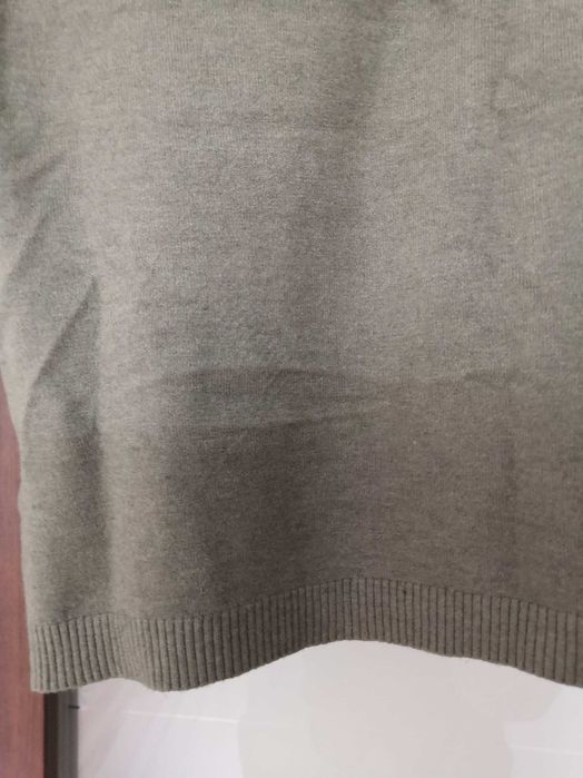 golf z krótkim rękawkiem w modnym kolorze khaki