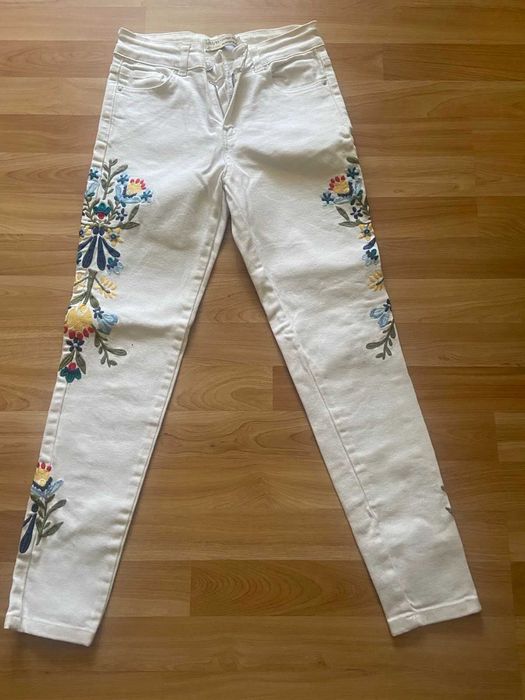 Джинсы белые . EUR (34)