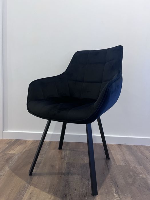 Czarne obrotowe krzeslo do biurka