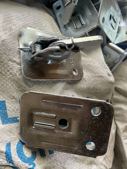 Чироз по 60 грн зажим пружинний