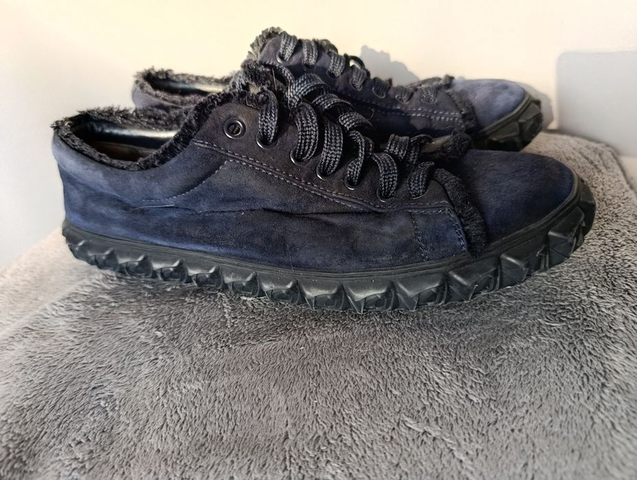 Stuart Weitzman, model Fringiecoverstory (XL17415).