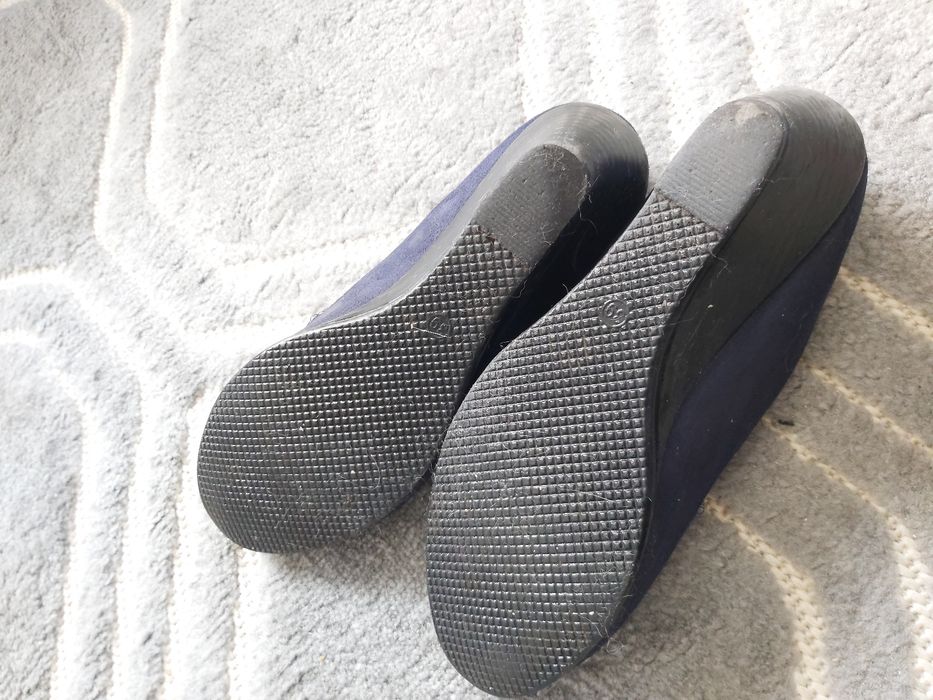 Buty na koturnie, granatowe z kokardką, rozmiar 39