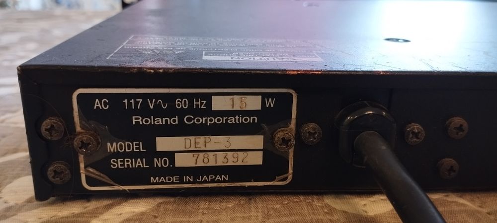 Ревербератор Roland DEP-3 Digital Effects Processor.