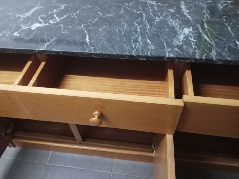 Aparador com Pedra Mármore