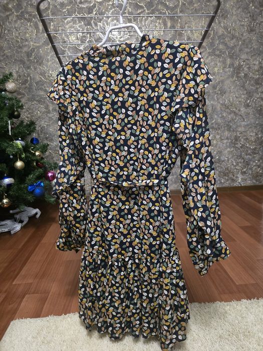 Сукня жіноча з рюшами