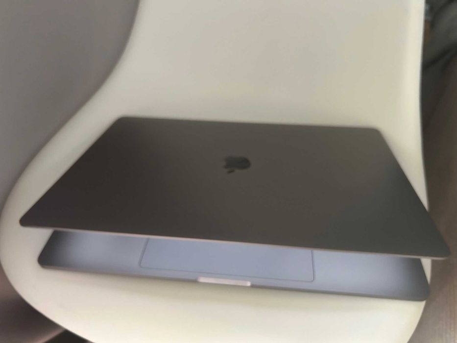 Apple MacBook Pro 16 cali A2141 i7 9gen. 4.5 GHz Turbo 512GB IDEALNY